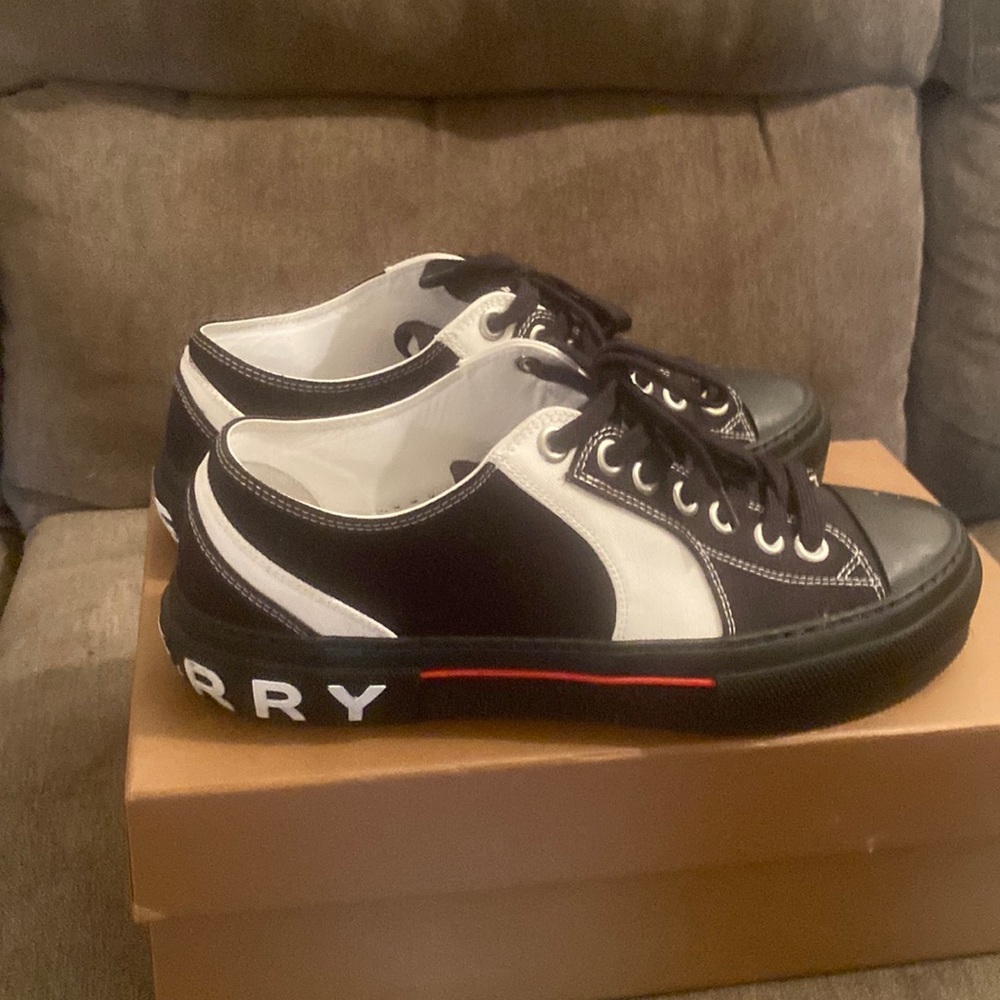 Burberry chucks size 42 which is like a 8.5 black white and red